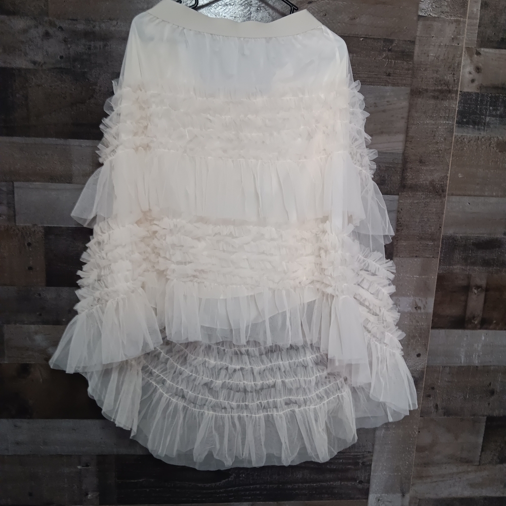 Elegant White Hi Low Layered Mesh Skirt - Picture 4 of 7